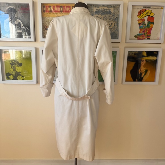Fall Must Have Vintage 80s ivory trench coat - Picture 3 of 12